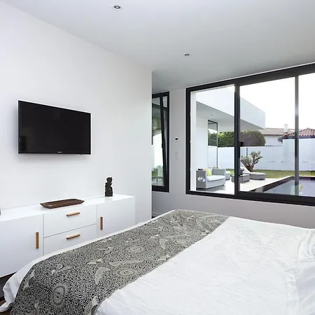 빌라 D'architecte Avec Piscine Pour 6 Personnes Proche *