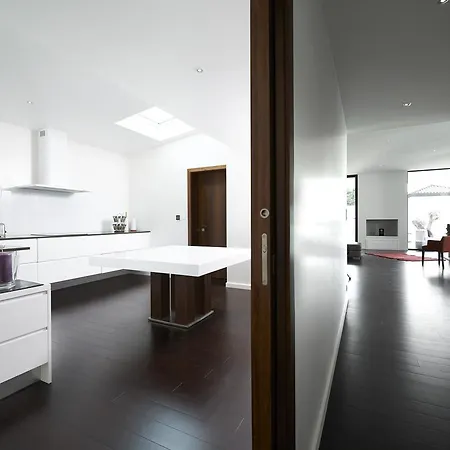 Villa D'architecte Avec Piscine Pour 6 Personnes Proche