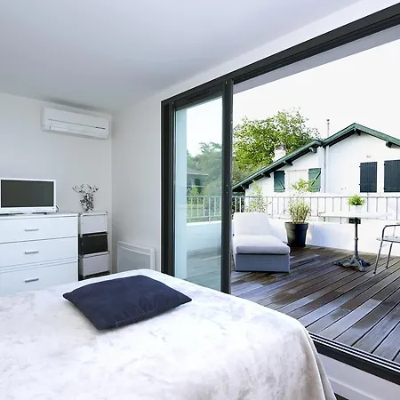 Villa D'architecte Avec Piscine Pour 6 Personnes Proche