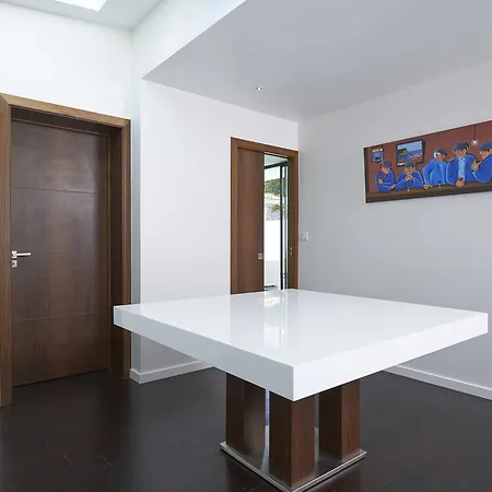 D'architecte Avec Piscine Pour 6 Personnes Proche Villa *